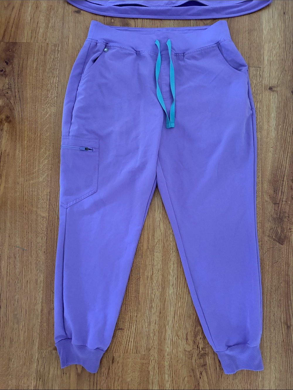Figs Technical Collection Women's Lavender Jogger Top & Pants - Size L - Picture 5 of 14